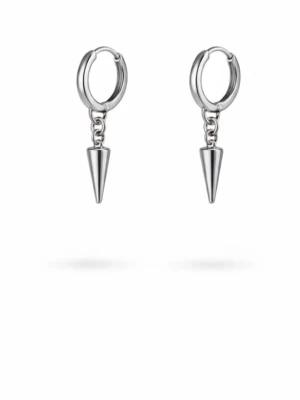 Silvriga hoops med konformad hängberlock - Säljer ett par silvriga örhängen i form av små hoops med en konformad hängberlock. Örhängena har en modern och edgy design med slät metallfinish och kedjedetalj mellan hoop och berlock. Perfekta för dig som gillar minimalistisk men ändå statement stil.