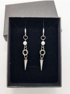 Handgjorda örhängen  - Material-rostfritt stål 