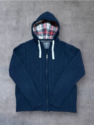 Vintage fodrad hoodie - Säljer denna sjukt feta och unika hoodien med fodrat mönster i luva och fickor. Står storlek L sitter som en M. Lite nopprig men fortfarande i väldigt bra skick, Pris kan diskuteras 🤩