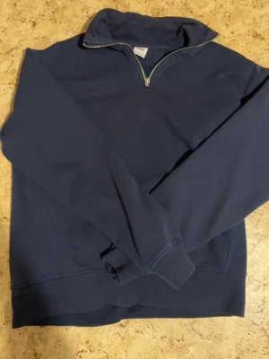 Halv zip från Zara - Halv zip från zara i storlek S men passar dig som också har XS