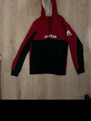 Huvtröja  - Huvtröja från Adidas 