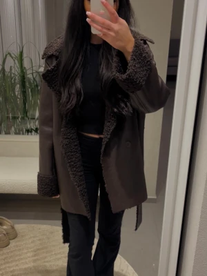 Brun Kappa - Brun trendig snygg kappa från NAKD använd endast några gånger