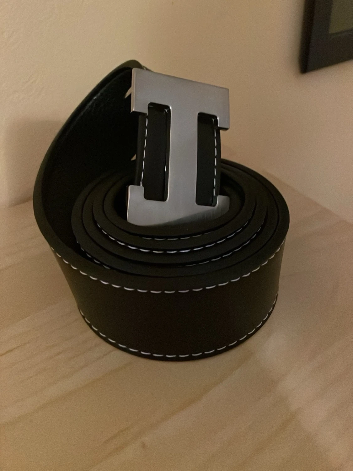 Svart skinnbälte med metallspänne - 2