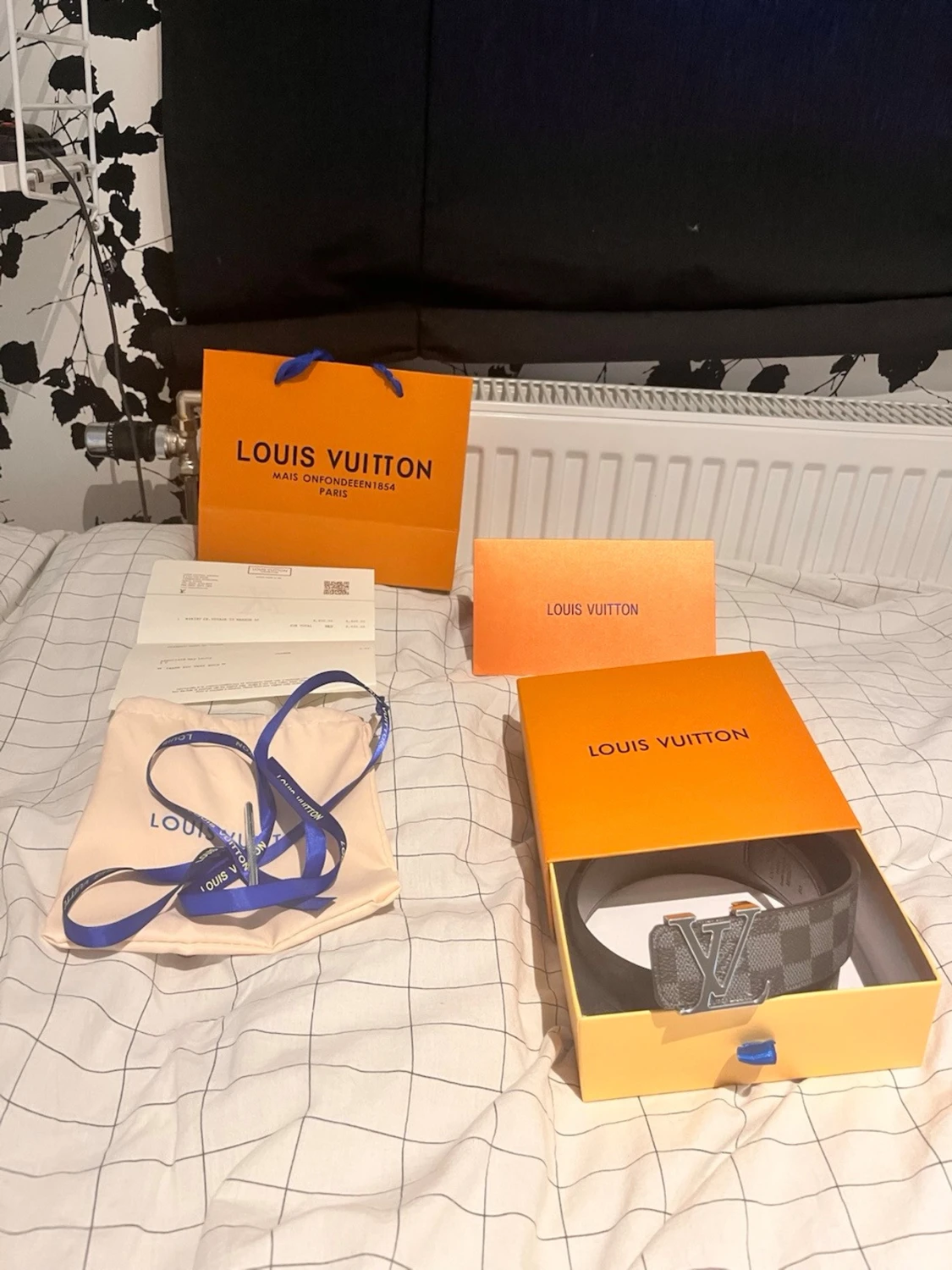 Svart bälte med L spänne