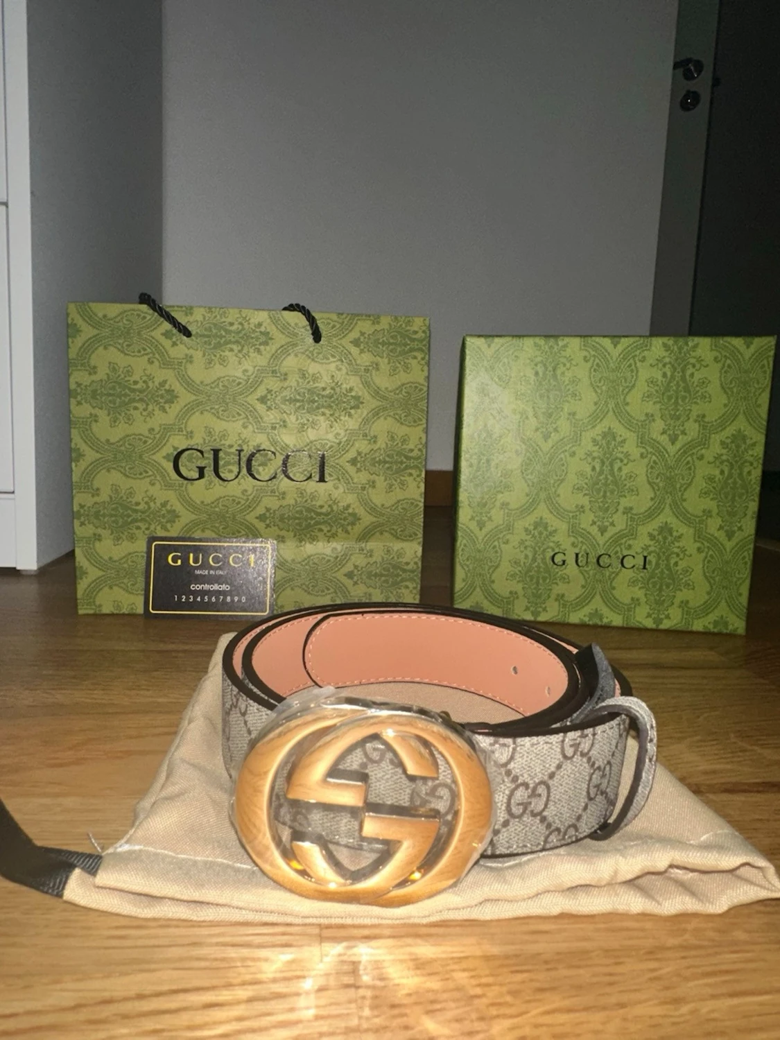  Supreme bälte med guldspänne