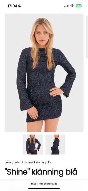 Blå glittrig paljettklänning - Supersnygg kort blå klänning från Meet Me There, täckt med glittriga paljetter. Klänningen har långärmade trumpetärmar och en figurnära passform som framhäver siluetten. Perfekt för att sticka ut med extra shine och cool vibe. Super bra skick, då den endast e använd en gång! ❣️ !DE STICKER UT TRÅDAR LITE ÖVERALLT DÅ ARMARNA FASTNAR PÅ KLÄNNINGEN VID MIDJAN, MEN INGET SOM STÖR FÖR MIG IALLAFALL! 