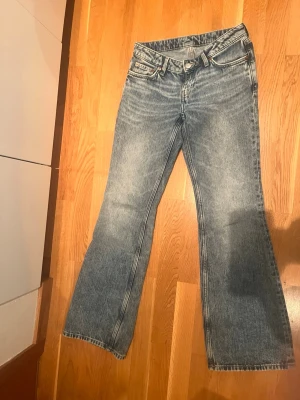 Jeans från wekday  - Ljus blå jeans från wekday 
