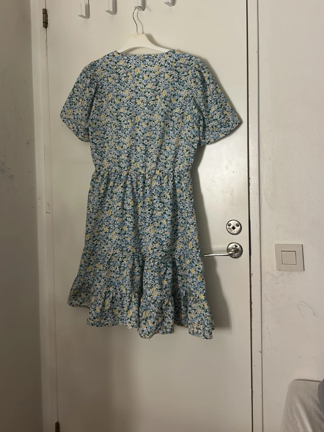 Blommig omlottklänning från Pigalle - 2