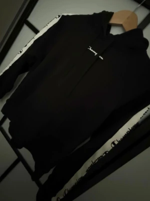 Champion hoodie - Fåtal gånger använd, i fin skick 