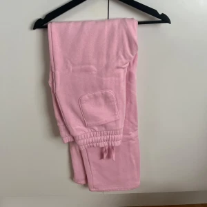 Rosa mjukisbyxor  - Rosa mjukisbyxor från lager157, aldrig använd 🥰