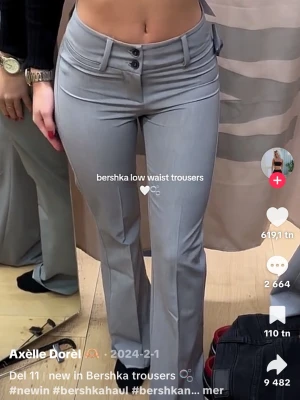 Grå lågmidjade bootcut-byxor Bershka - Grå lågmidajde bootcut byxor Berskha