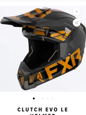 Fxr skoterhjälm - Säljer min Fxr clutch Evo Le Helmet i Black/gold då den inte passar mig, den är i storlek M. Fick den idag så den är helt ny och endast testad