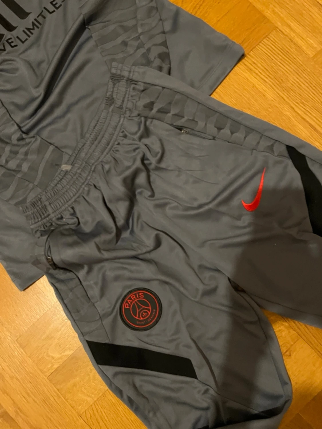 Psg tracksuit pris sänks vid snabb affär  - 2