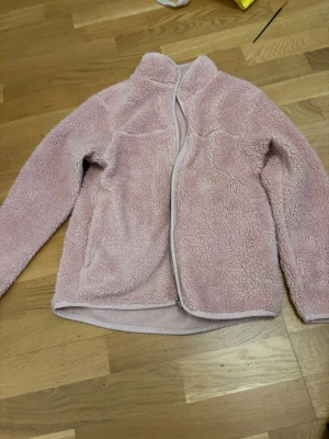 Kofta till barn  - Är liten på min dotter nu.