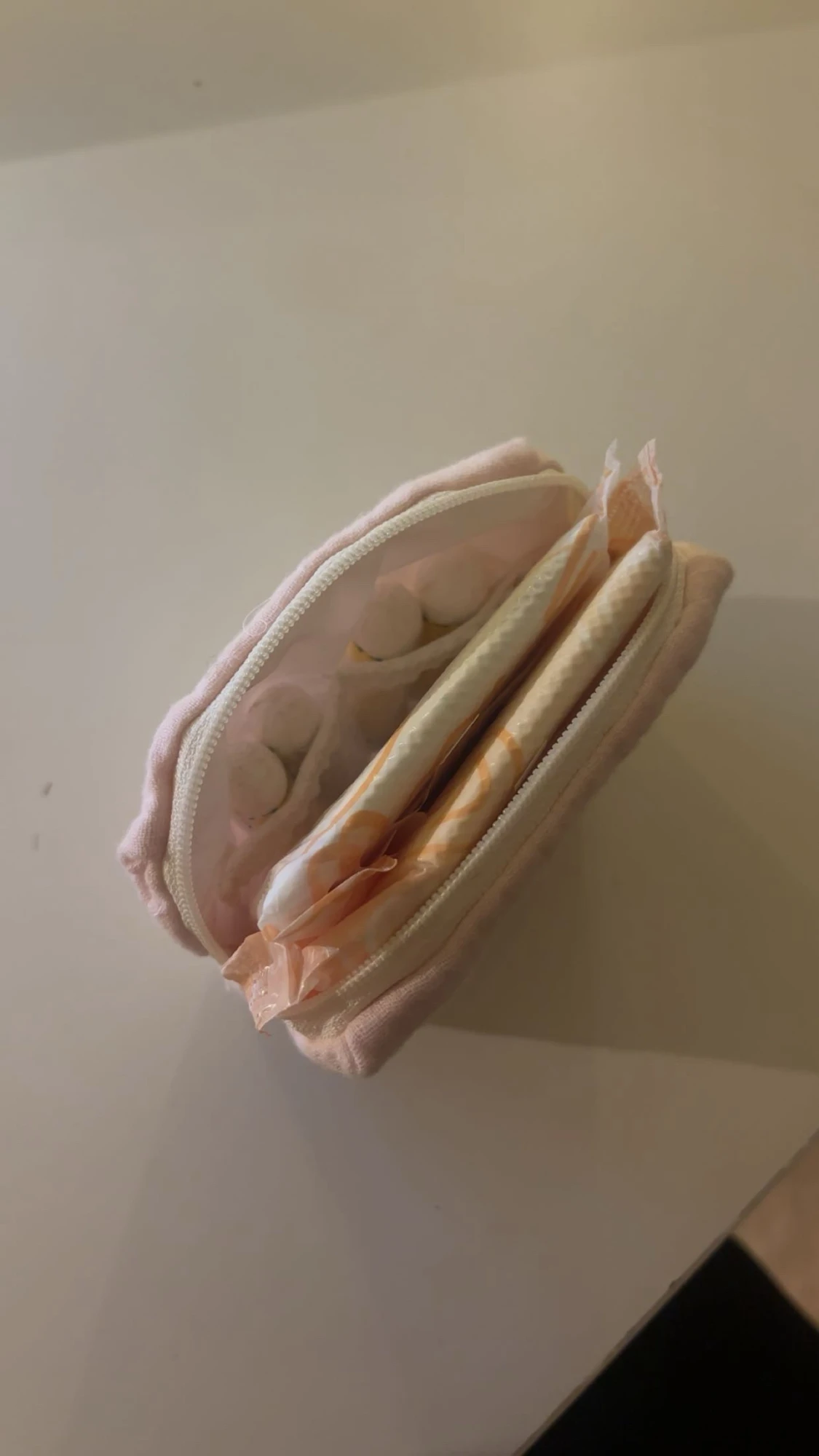 Ljusrosa necessär från Lunii - 1