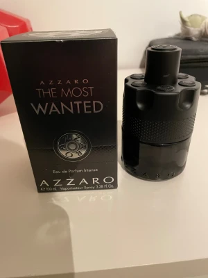 Azzaro the most wanted intense 100ml - Säljer denna Azzaro The Most Wanted intense 100ml som är perfekt till vintern. Över 95ml kvar, box finns. Hör av er vid frågor.