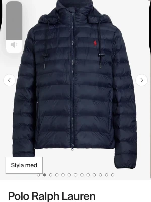 Ralph Lauren jacka  - Superfin jacka i Marinblå färg, köpt för 3500