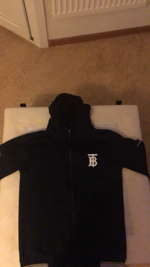Beautiful hoodie burrberry - Really good condition burrberry