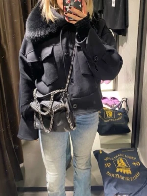 Svart pälsjacka från Meotine - Så snygg och trentig jacka från meotine❤️