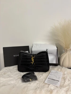 Svart axelväska, handväska helt ny - Svart axelväska, handväska helt ny, inte äkt