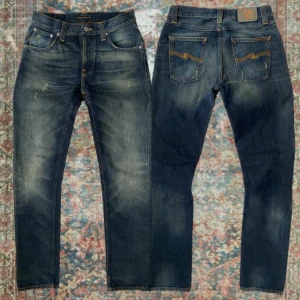 Vintage Nudie Jeans Big Bengt - För schyssta vintage Nudie jeans i modellen Big Bengt i storlek 29/32 🙌 Jeansen har en loose/ regular passform och sitter riktigt schysst. A: 38,5 cm B: 110 cm