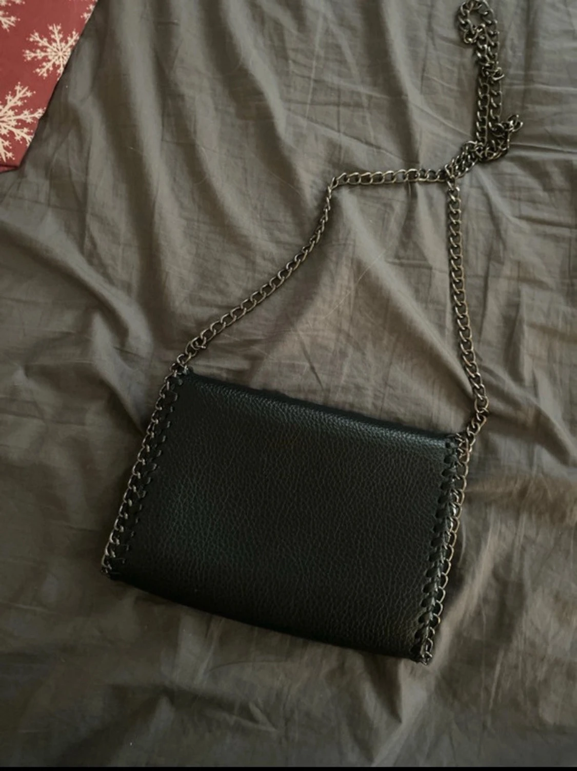Svart axelväska med kedja - 1