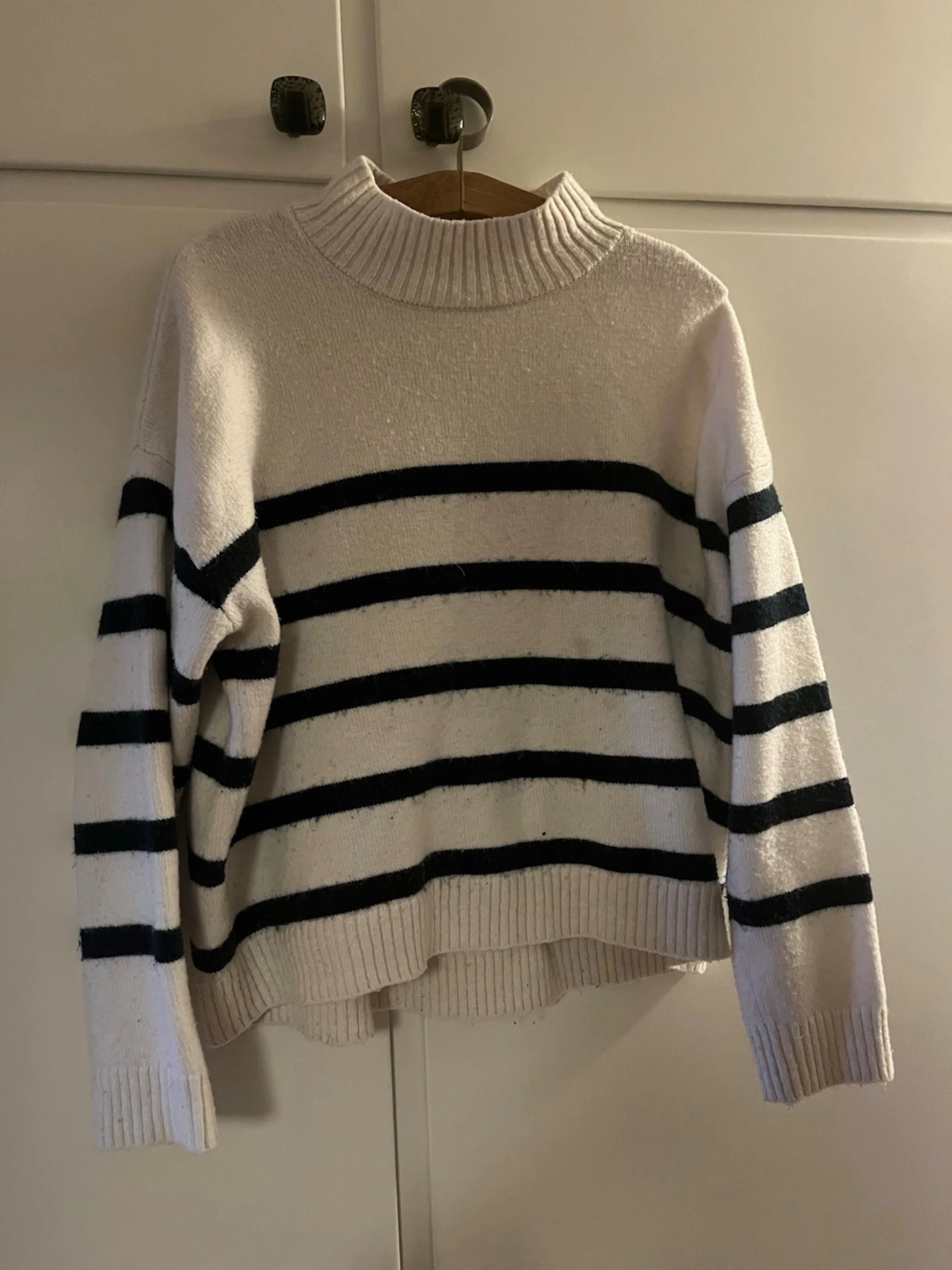 Vit och svart randig polotröja - 2