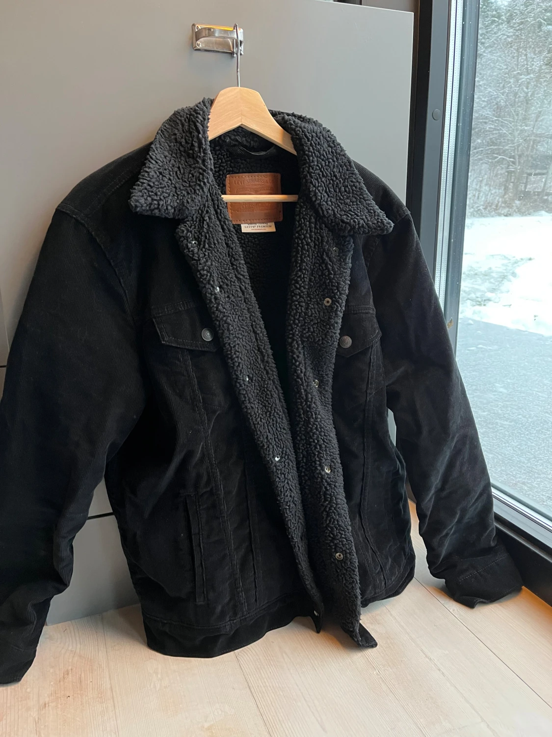 Svart teddyjacka i Manchester från Levi's Premium