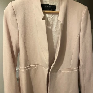 Zara kappa  - En elegant kappa från Zara som går att matcha med allt. 