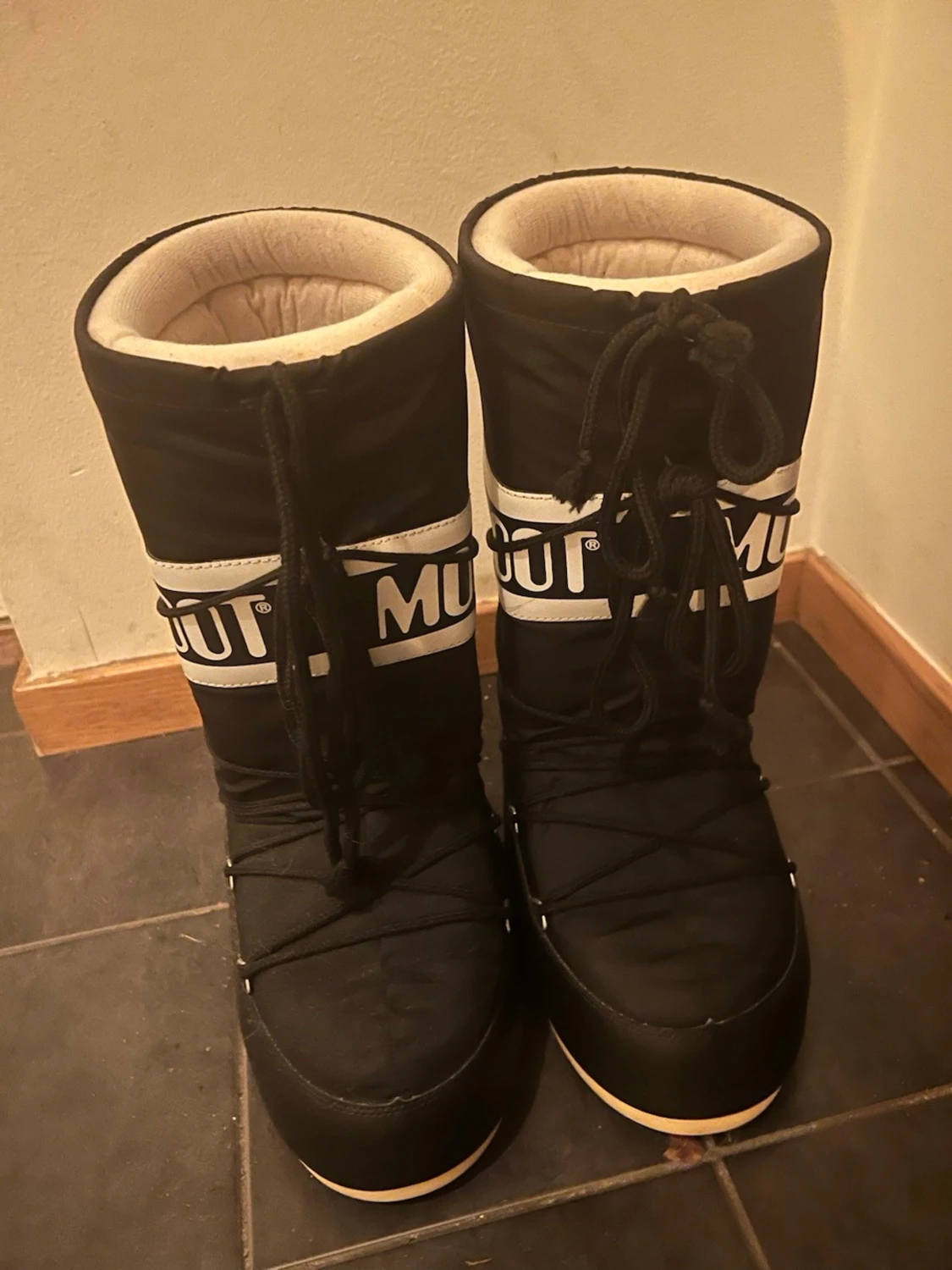 Svarta Moon Boot vinterstövlar