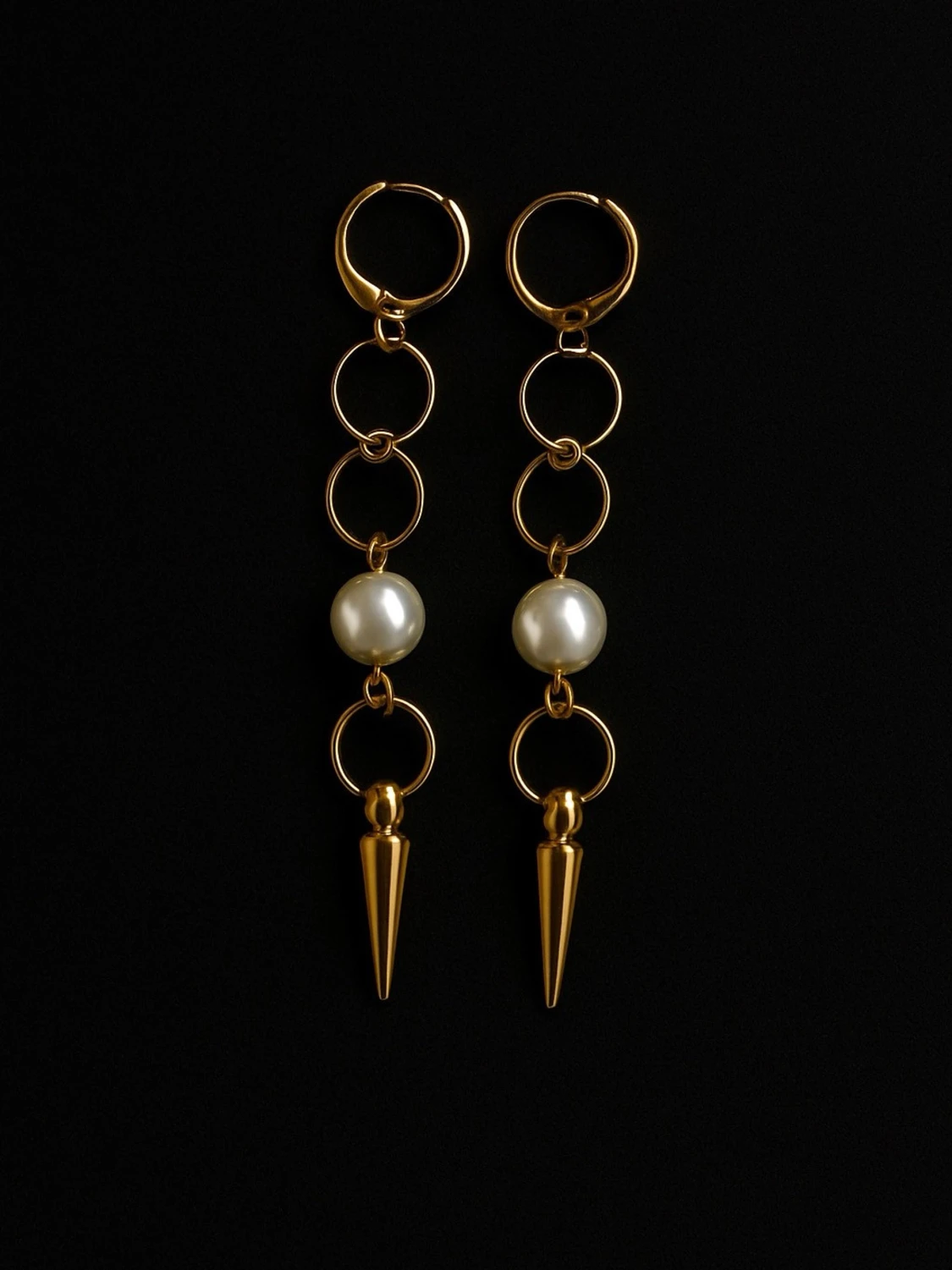 Eleganta handgjorda örhängen i guldton