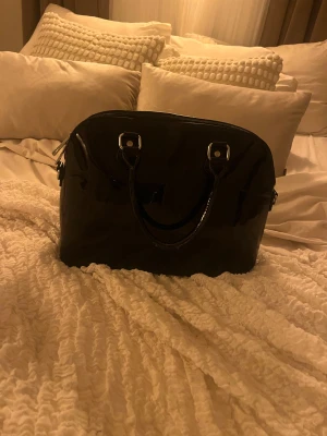 Glansig Väska!! - !!🥳😍🥰💞🤩