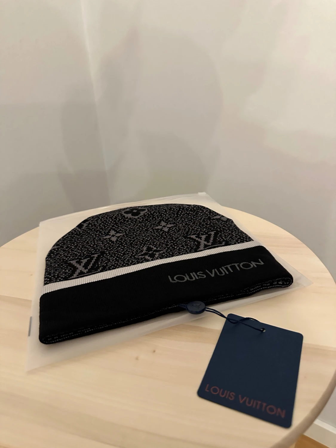 Svart och vit L och V mössa - 3
