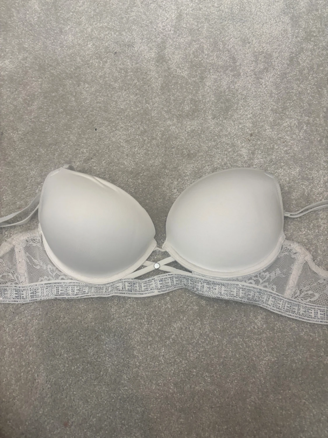 Vit bh med spets och strass från Censored