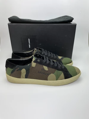 Saint Laurent skor(nya) - December REA! Hej, säljer nu dessa svin snygga ysl skor. Skorna är i nyskick! Begränsat antal boxar och dustbag. Hör av dig vid frågor. 