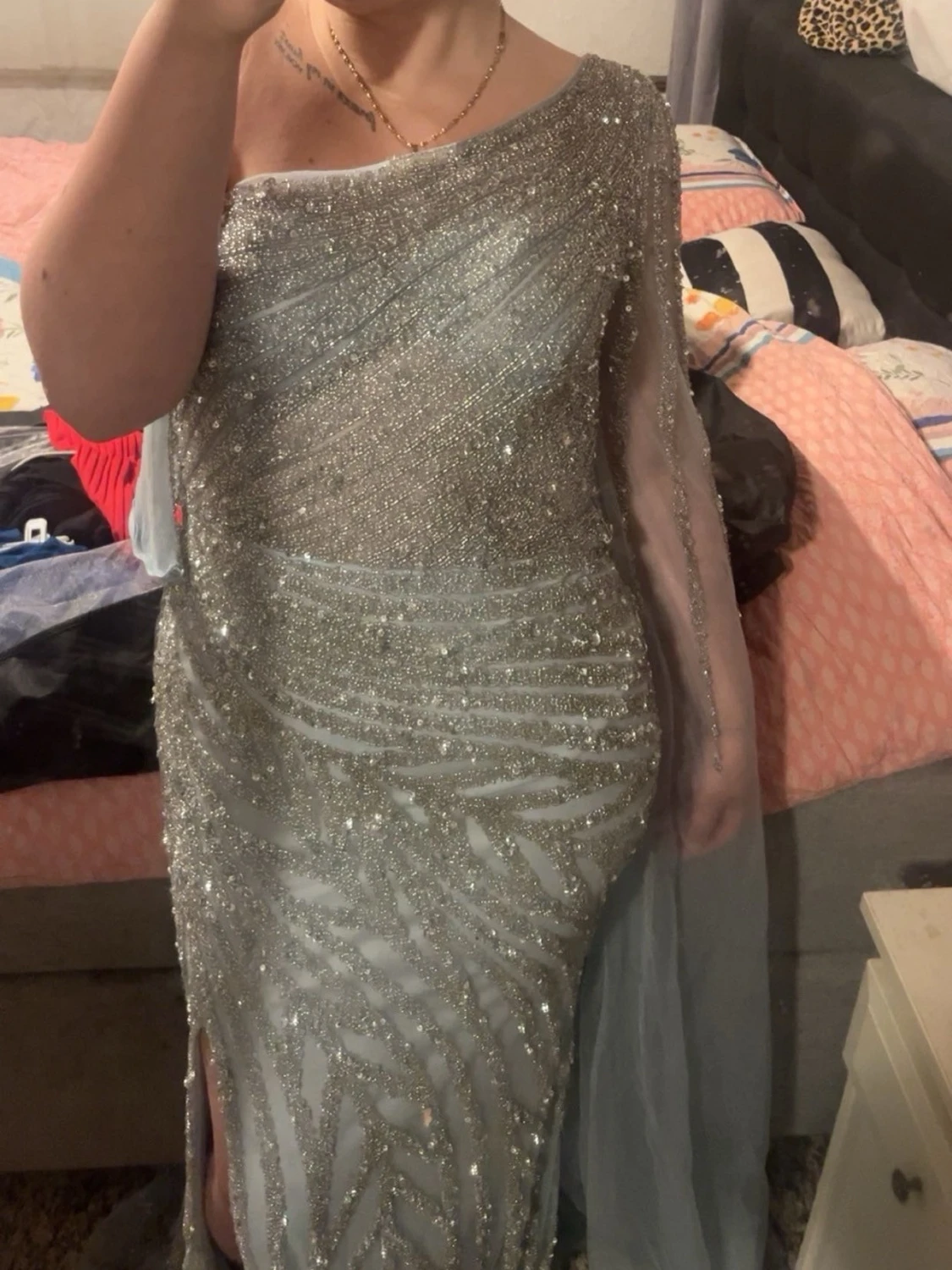 Glittrig silver one shoulder långklänning - 2