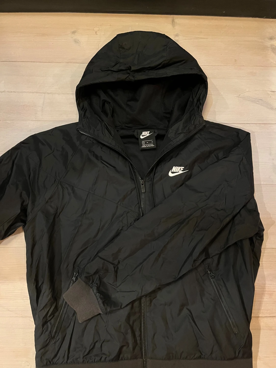 Svart Nike vindjacka strl M