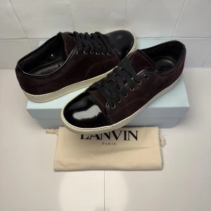 Lanvin skor  - Lanvin cap toe skor. Storlek 42 (uk8) passar 43. Inga tillbehör medkommer! Bara att höra av sig till oss vid minsta funderingar😁