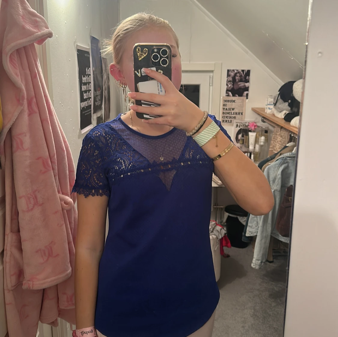 Blå spetsblus från H&M