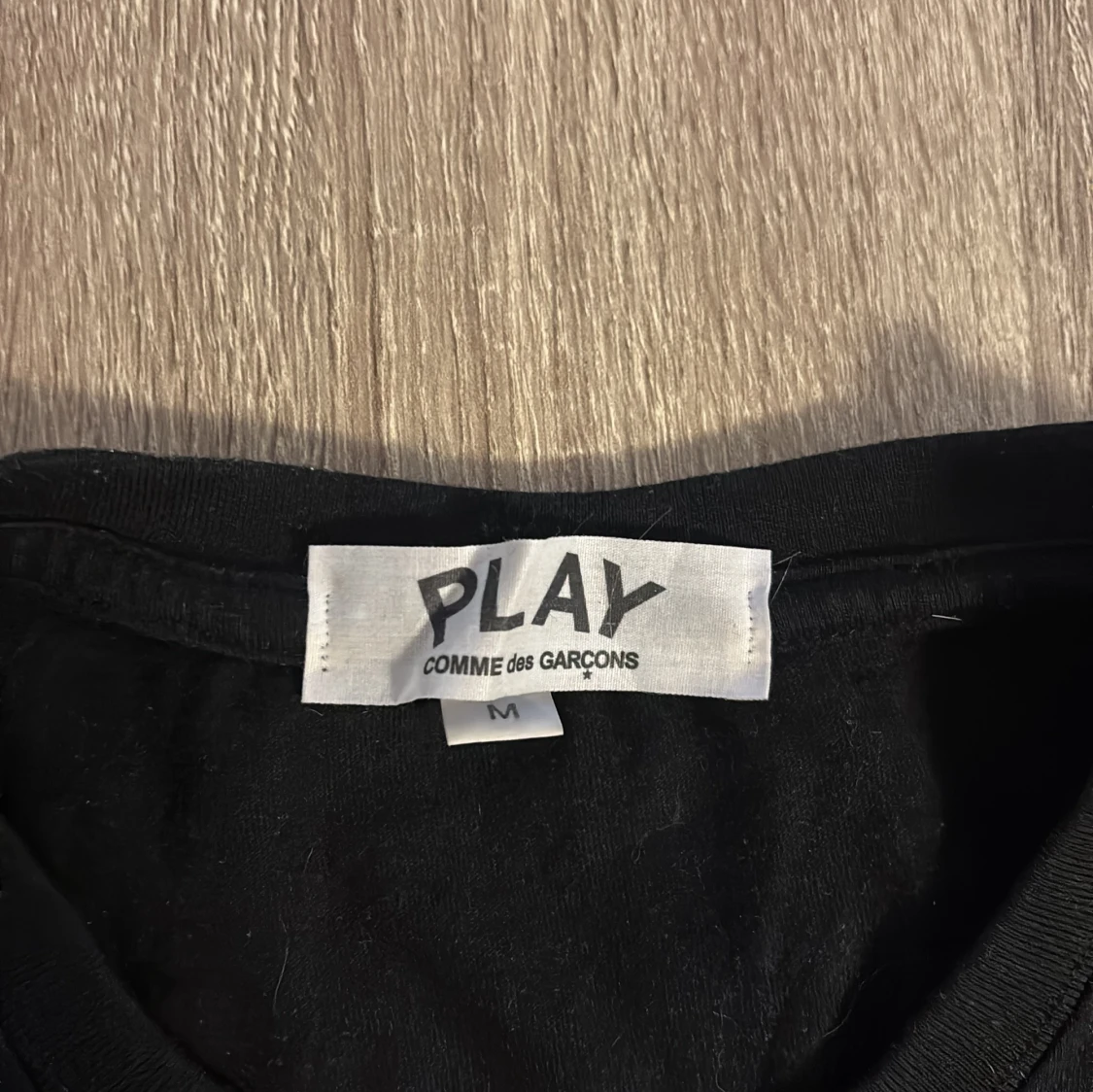 Svart Comme des Garçons Play t-shirt - 3