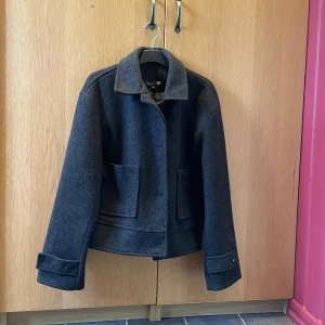 Kappa - Jätte fin mörkgrå kappa, så fin nu till hösten💗