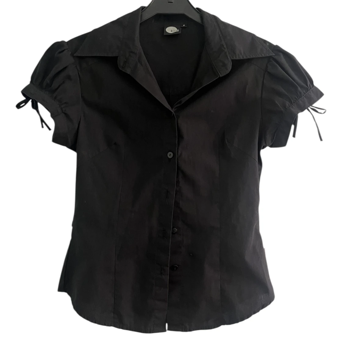 Svart kortärmad skjorta med snörning