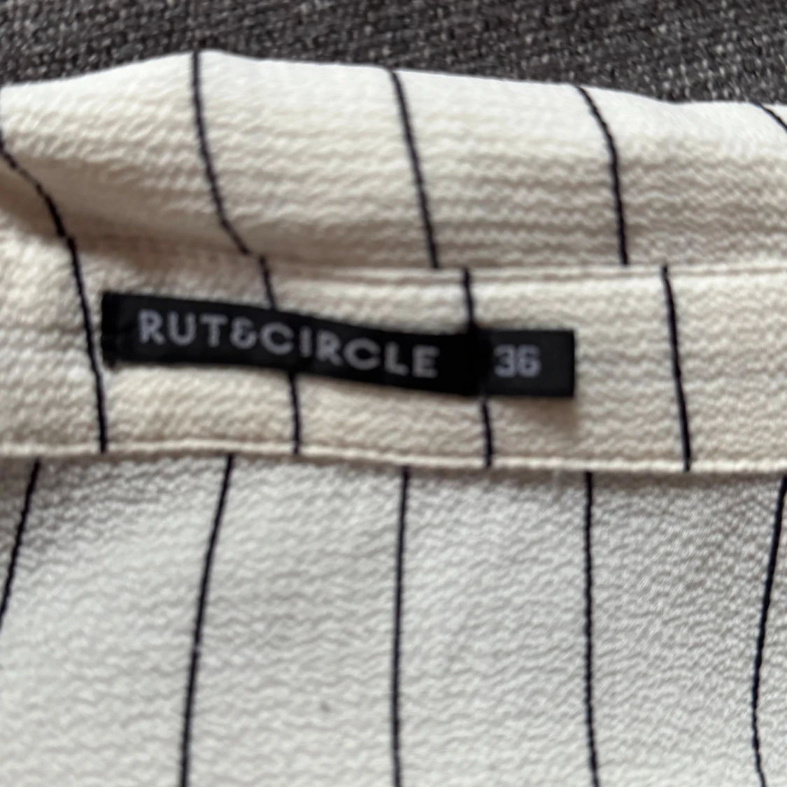 Vit randig skjorta från Rut&Circle - 1