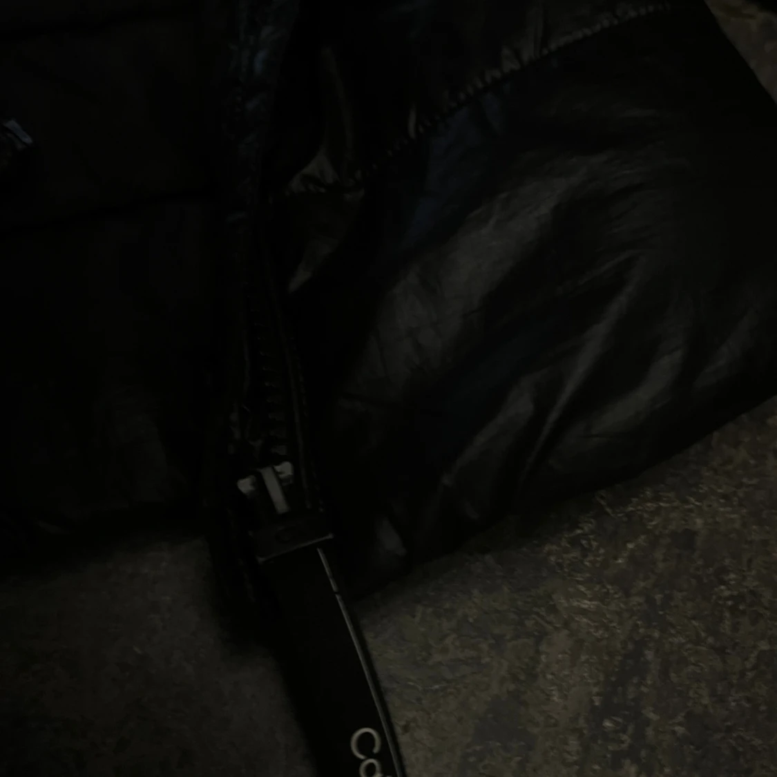 Svart pufferjacka från Calvin Klein - 4