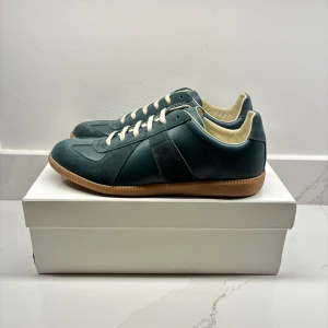 Maison Margiela Gats  - En av dem få autentiska Maison Margiela Gats | Sprillans nya skick 10/10 | Storlek 43 | KVITTO finns, box och dust-bag tillkommer vid köp | Hör av er för mer information/bilder! 