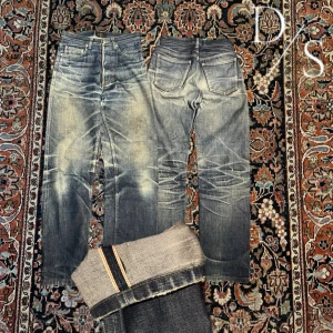 Selvedge a.p.c jeans - Helt sjukt snygga a.p.c Selvedge jeans! Dessa har en tvätt som är lite extremt snygg. Detta är för att de har under en lång tid använts och är hög Oz. De är storlek 27 men passar även 28. Modellen heter rue de Fleurus Paris.  Mått: Midja: 35,5cm Längd: 97cm Benöppning: 18cm 