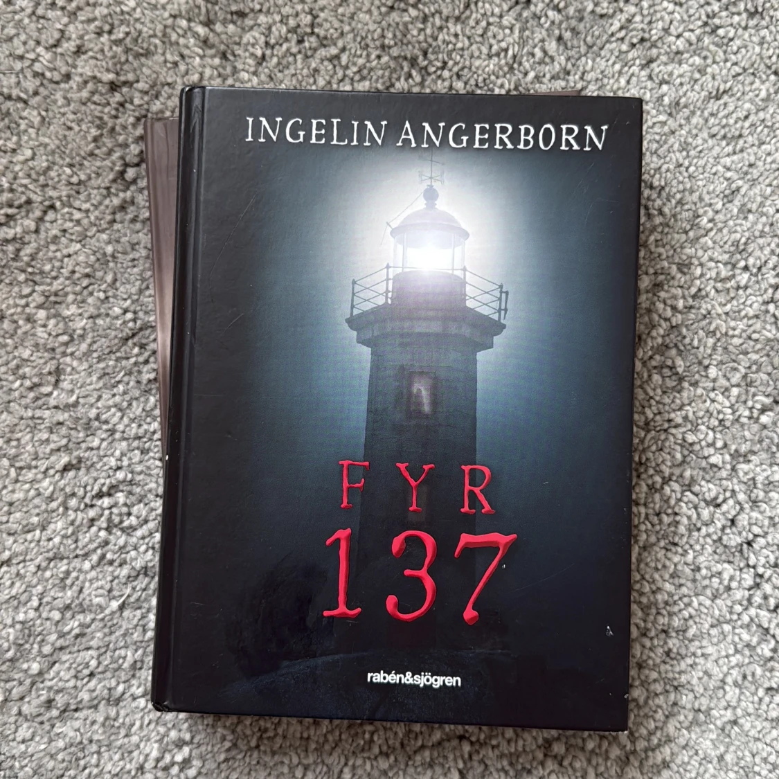 Sal 305, Fyr 137, Hjärta av damm - 2