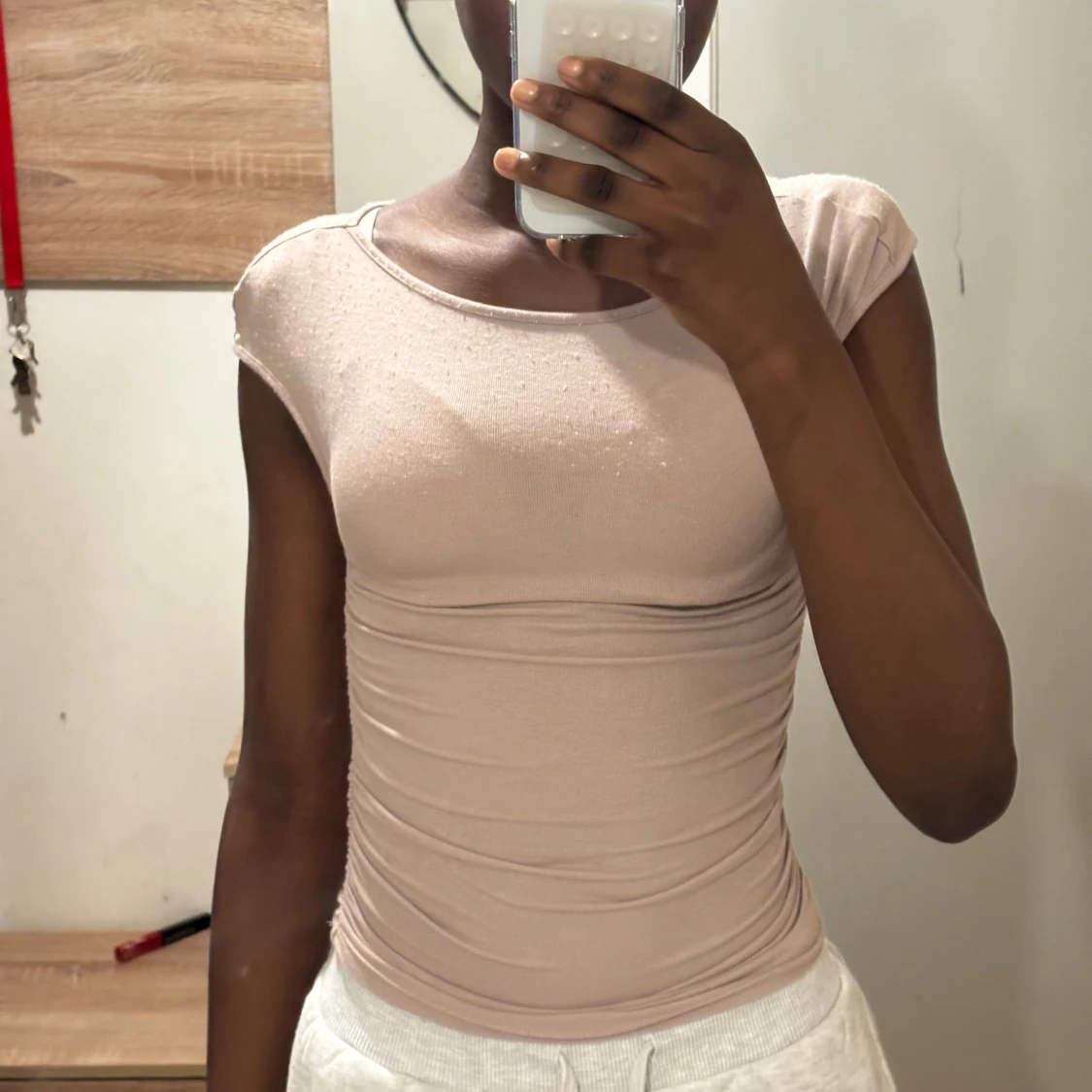 Beige tight topp med rynkade sidor