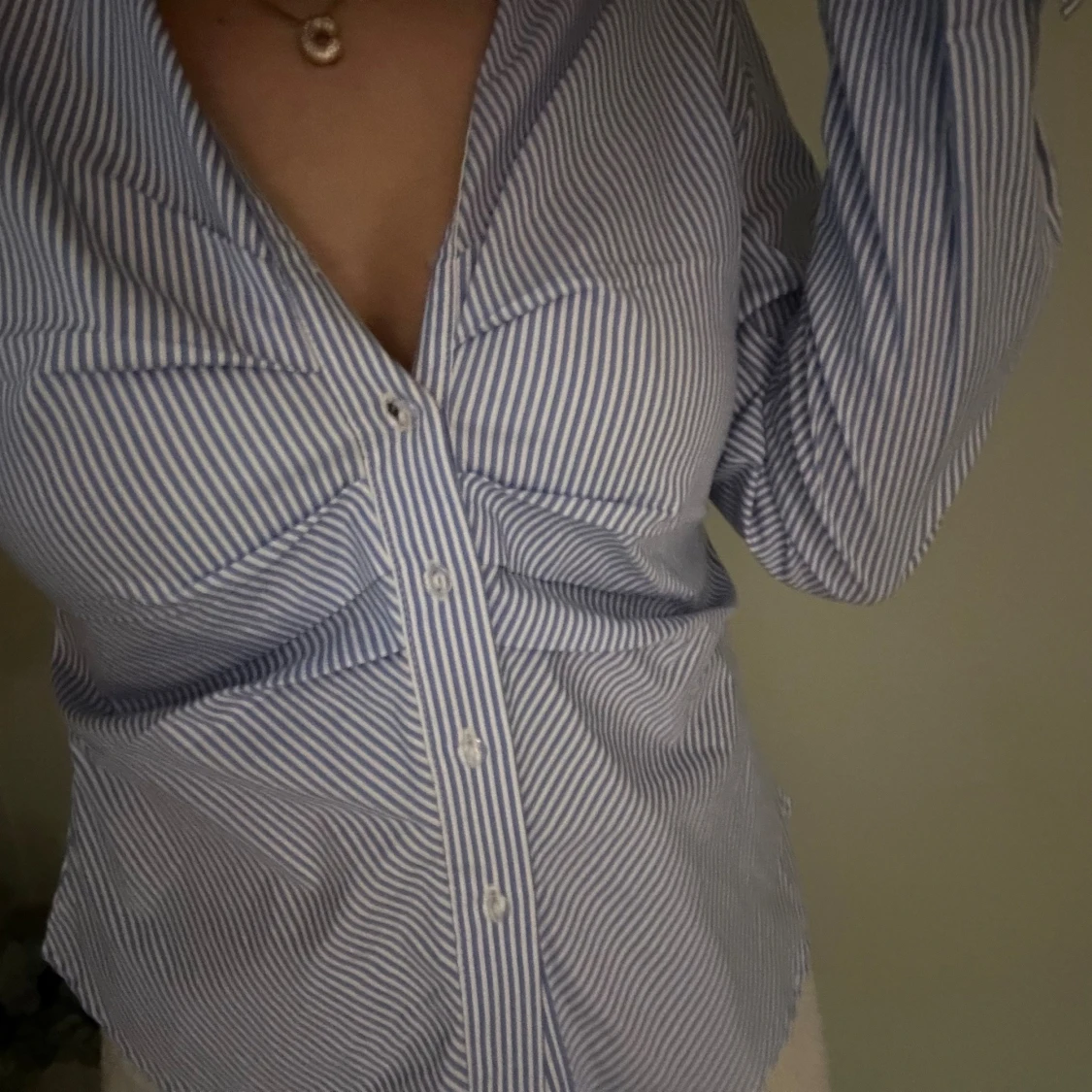 Blårandig skjorta med knappar - 2