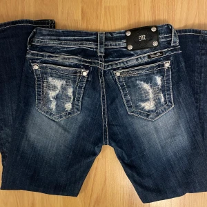 Miss me jeans  - Super snygga lågmidjade miss me jeans😼Köpta på Vinted men säljer dom vidare då dom var alldeles för korta på mig